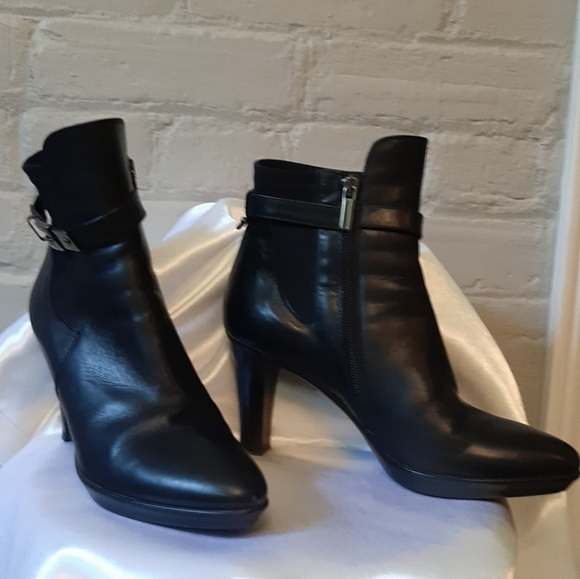 Aquatalia by Marvin K Royal Weatherproof Leather Bootie SIZE 8 Black - Picture 4 of 7